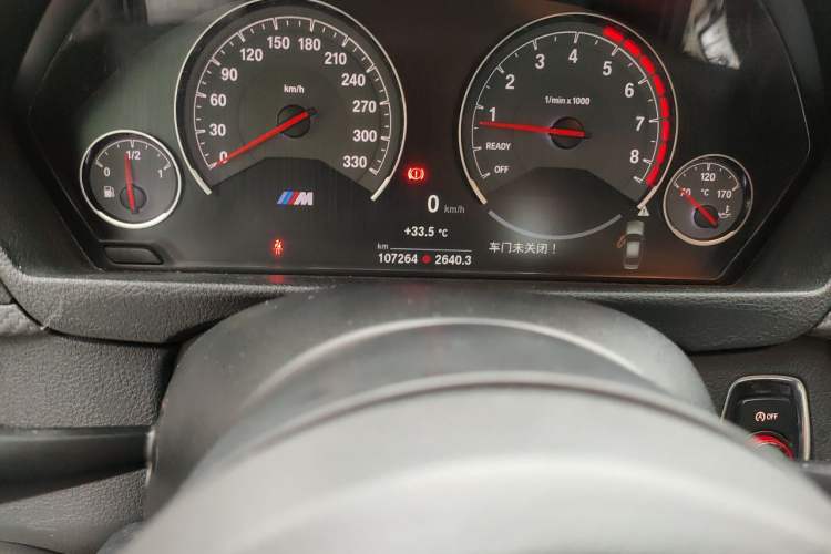 Used BMW 3 Series 2015 320i Luxury Edition Sports Design Package Odometer Close Up