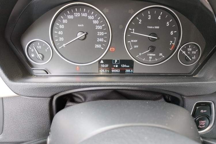 Used BMW 3 Series 2015 320Li Luxury Edition Fashion Model Odometer Close Up