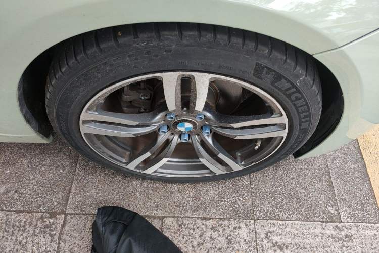 Used BMW 3 Series 2015 320i Luxury Edition Sports Design Package Right Front Wheel Hub