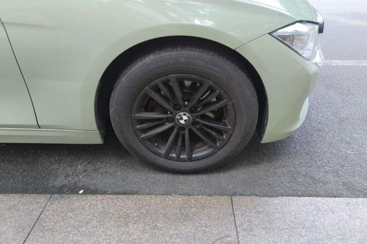 Used BMW 3 Series 2015 320Li Luxury Edition Fashion Model Right Front Wheel Hub