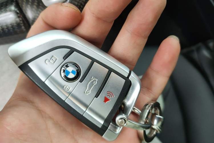 Used BMW 3 Series 2015 320i Luxury Edition Sports Design Package Vehicle Key