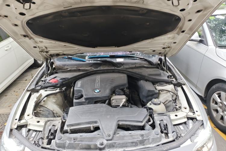 Used BMW 3 Series 2015 320Li Luxury Edition Fashion Model Engine Bay
