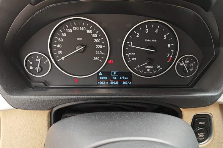 Used BMW 3 Series 2015 320Li Luxury Edition Fashion Model Odometer Close Up