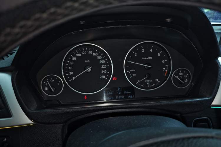 Used BMW 3 Series 2015 320Li Luxury Edition Fashion Model Odometer Close Up