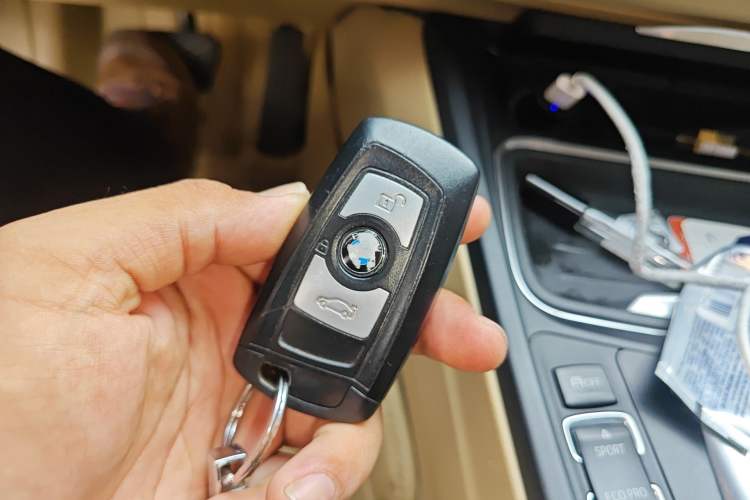 Used BMW 3 Series 2015 320Li Luxury Edition Fashion Model Vehicle Key