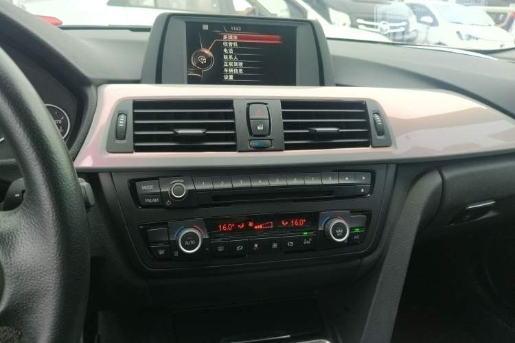 Used BMW 3 Series 2015 320Li Fashion Model Audio And AC Panel
