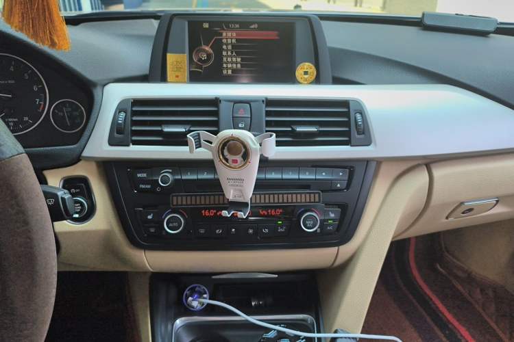 Used BMW 3 Series 2015 320i Luxury Line Stylish Edition Audio And AC Panel