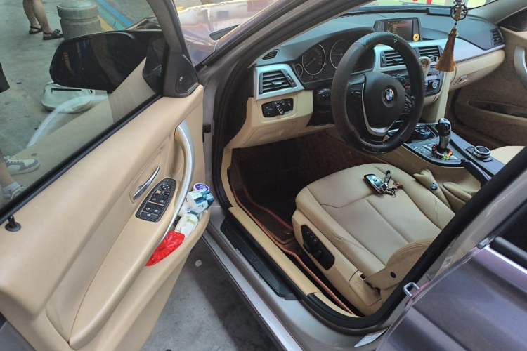 Used BMW 3 Series 2015 320i Luxury Line Stylish Edition Driver Seat