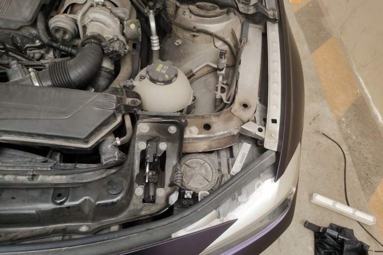 Used BMW 3 Series 2015 316i Active Edition Engine Bay Left