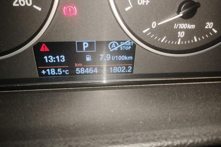 Used BMW 3 Series 2015 316i Active Edition Odometer Close Up
