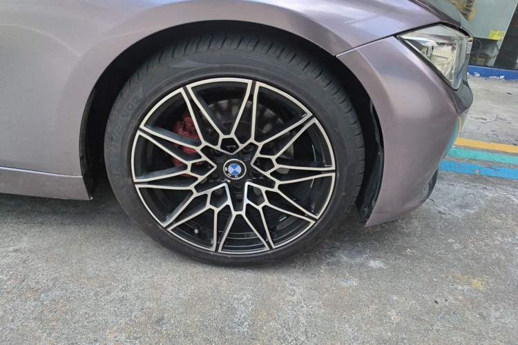 Used BMW 3 Series 2015 320i Luxury Line Stylish Edition Right Front Wheel Hub