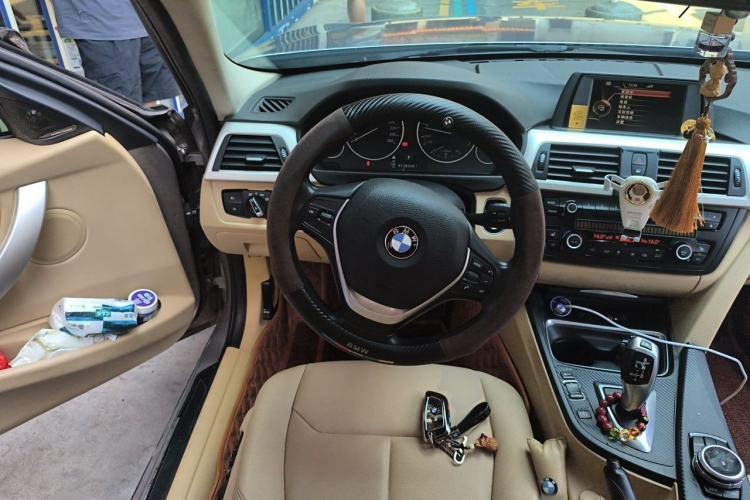 Used BMW 3 Series 2015 320i Luxury Line Stylish Edition Steering Wheel