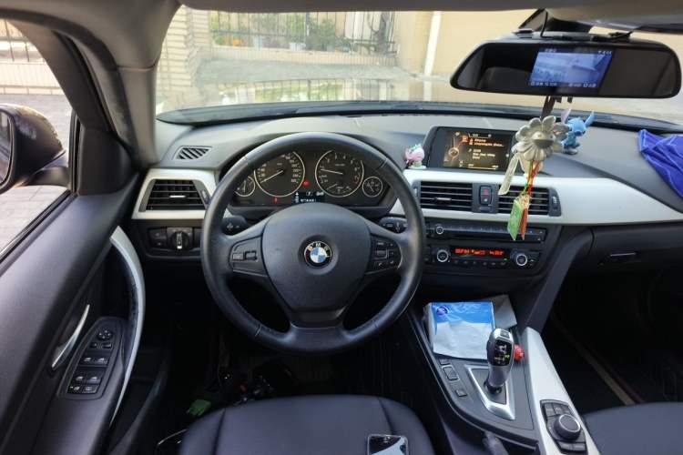 Used BMW 3 Series 2015 320Li Luxury Edition Fashion Model Steering Wheel