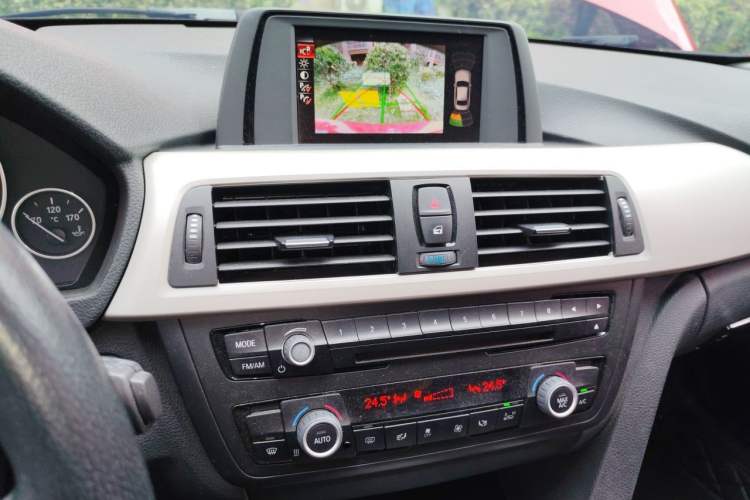 Used BMW 3 Series 2015 320Li Luxury Edition Fashion Model Audio And AC Panel