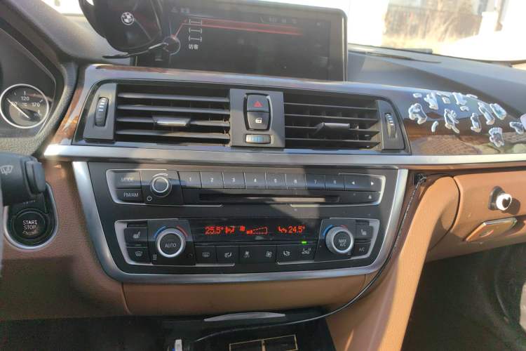 Used BMW 3 Series 2015 320Li Luxury Design Package Audio And AC Panel