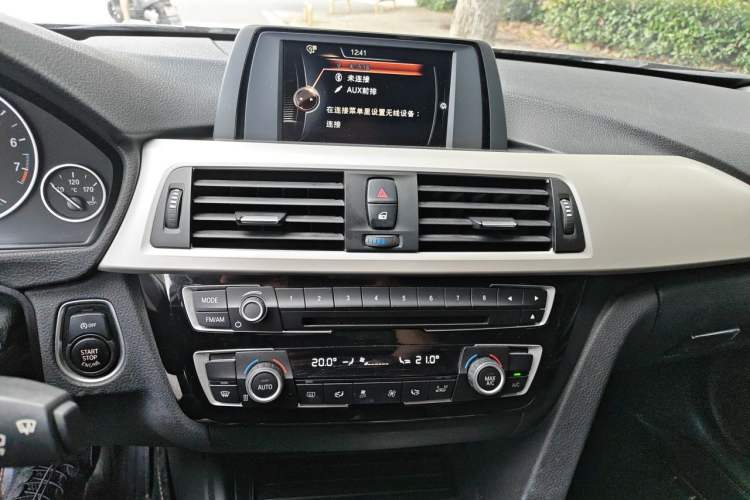 Used BMW 3 Series 2015 320Li Fashion Model Audio And AC Panel
