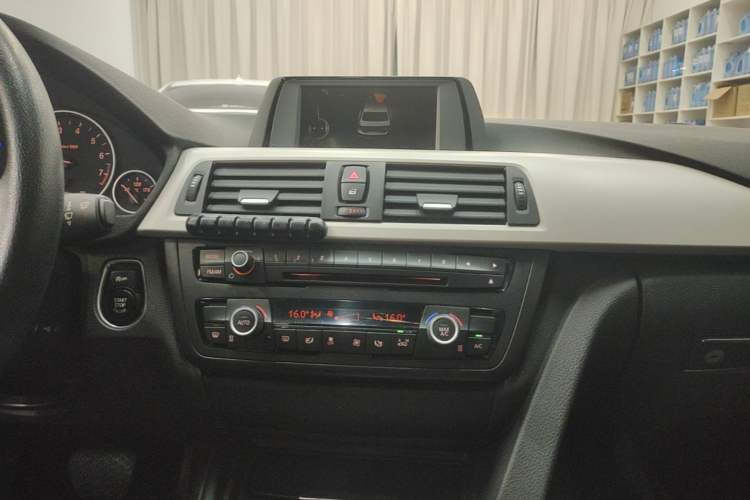 Used BMW 3 Series 2015 320Li Fashion Model Audio And AC Panel