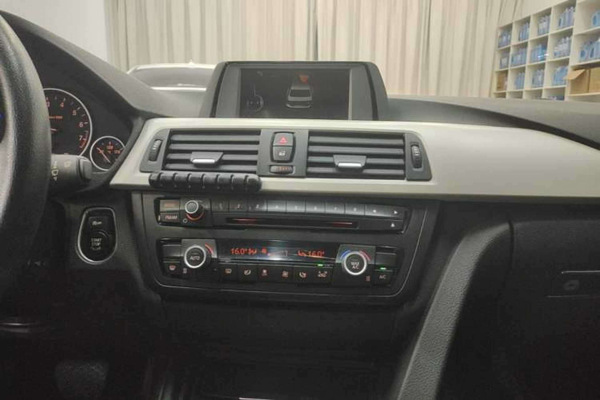 Used BMW 3 Series 2015 320Li Fashion Model Audio And AC Panel