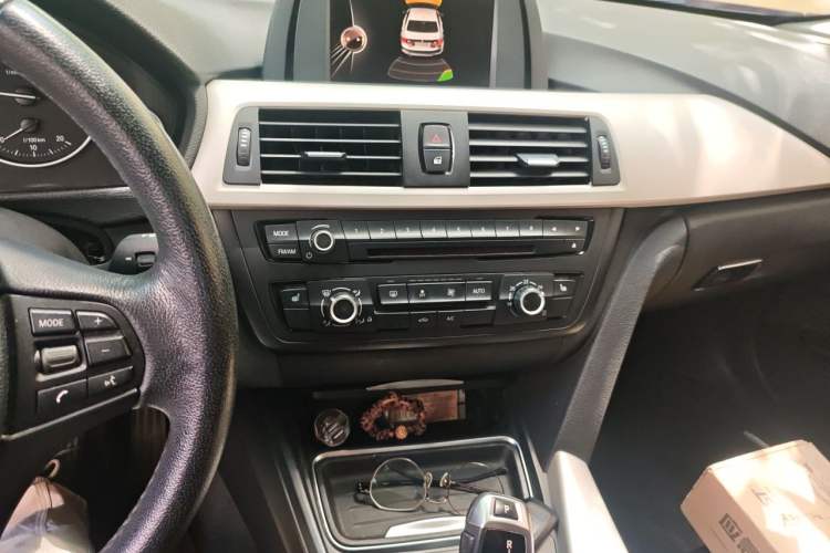 Used BMW 3 Series 2015 316Li Fashion Model Audio And AC Panel