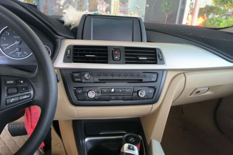 Used BMW 3 Series 2015 316Li Fashion Model Audio And AC Panel