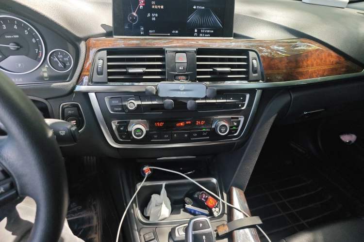 Used BMW 3 Series 2015 320Li Luxury Design Package Premium Edition Audio And AC Panel