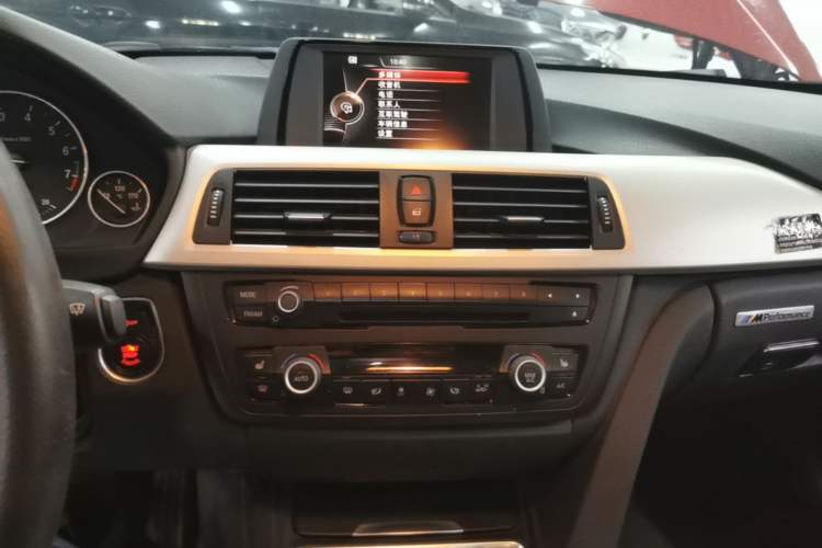 Used BMW 3 Series 2015 320i Luxury Line Stylish Edition Audio And AC Panel