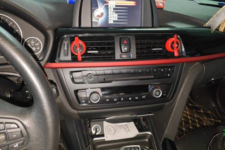Used BMW 3 Series 2015 320Li Luxury Edition Fashion Model Audio And AC Panel