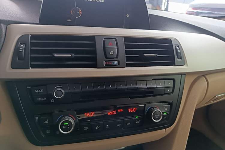 Used BMW 3 Series 2015 328Li Fashion Model Audio And AC Panel