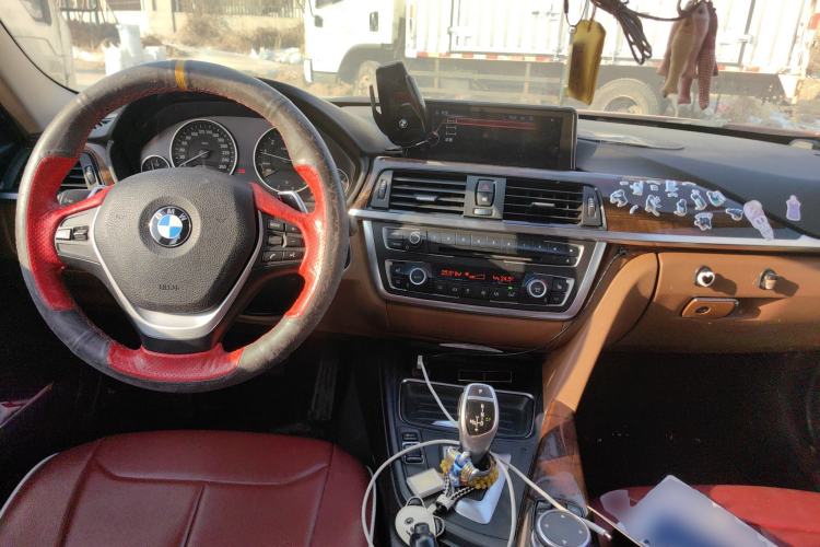 Used BMW 3 Series 2015 320Li Luxury Design Package Center Console