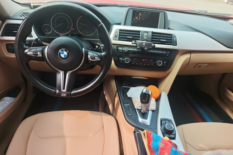 Used BMW 3 Series 2015 320i Luxury Line Stylish Edition Center Console