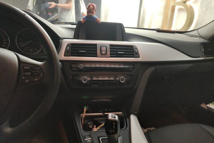 Used BMW 3 Series 2015 316i Active Edition Center Console