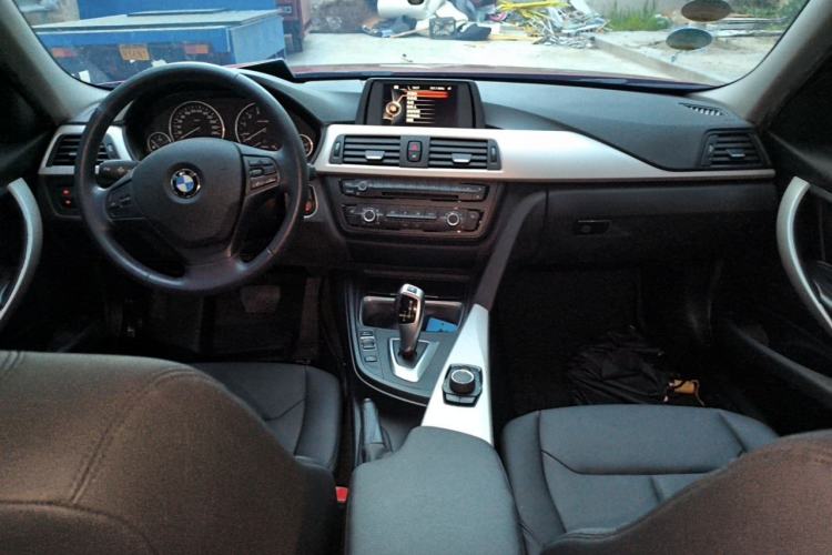 Used BMW 3 Series 2015 316Li Fashion Model Center Console