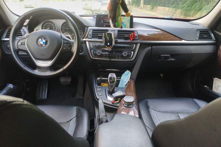 Used BMW 3 Series 2015 320Li Luxury Design Package Center Console