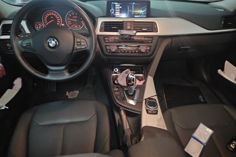 Used BMW 3 Series 2015 320i Fashion Model Center Console