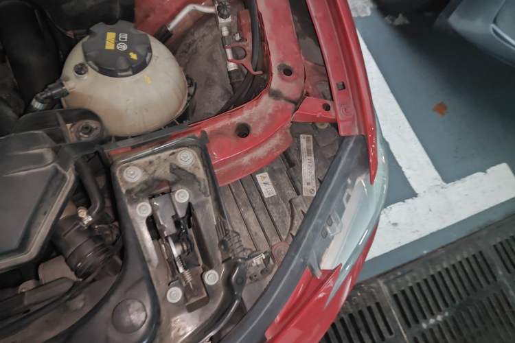 Used BMW 3 Series 2015 320i Fashion Model Engine Bay Left