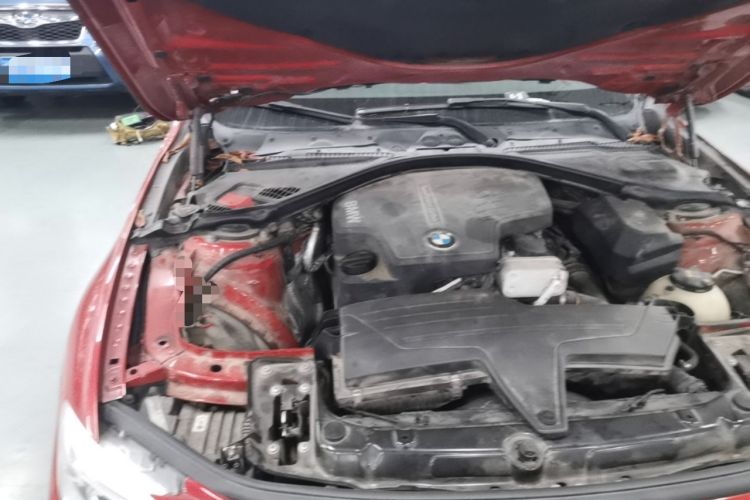 Used BMW 3 Series 2015 320i Luxury Line Stylish Edition Engine Bay Right