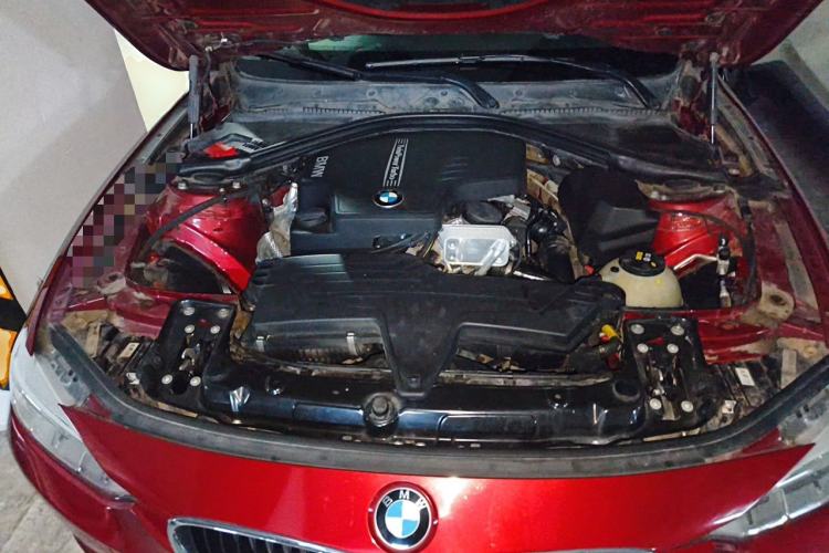 Used BMW 3 Series 2015 320Li Luxury Edition Fashion Model Engine Bay