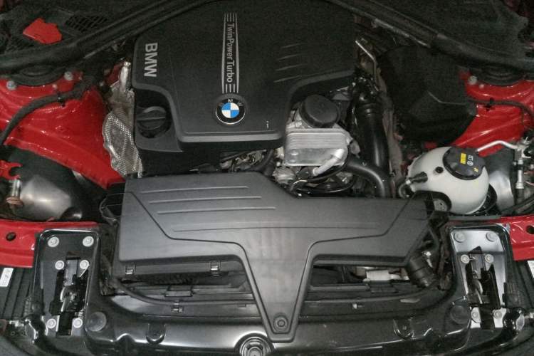 Used BMW 3 Series 2015 320Li Luxury Edition Fashion Model Engine Bay