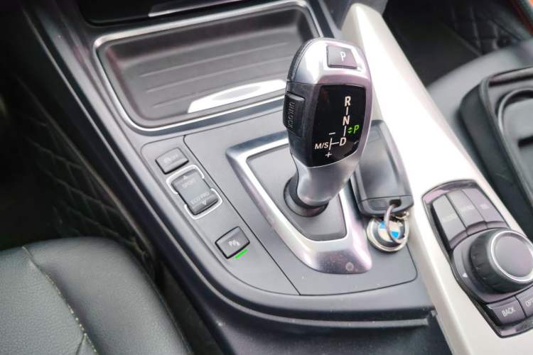 Used BMW 3 Series 2015 320Li Luxury Edition Fashion Model Gear Lever