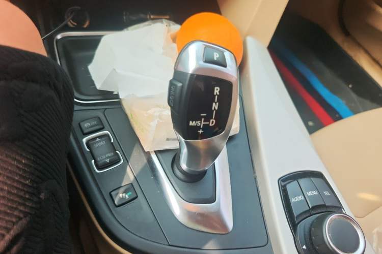 Used BMW 3 Series 2015 320i Luxury Line Stylish Edition Gear Lever