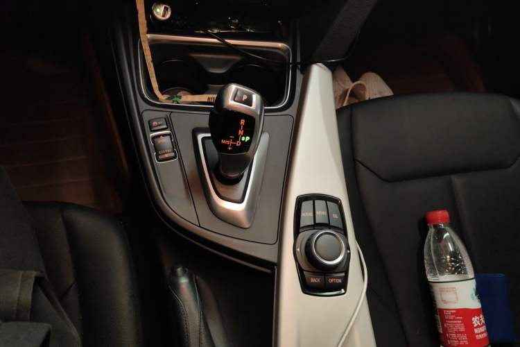 Used BMW 3 Series 2015 316i Active Edition Gear Lever
