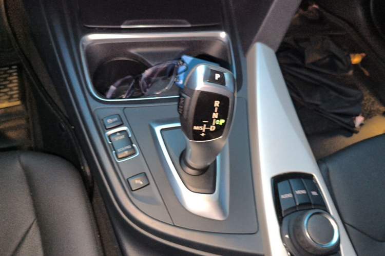Used BMW 3 Series 2015 316Li Fashion Model Gear Lever
