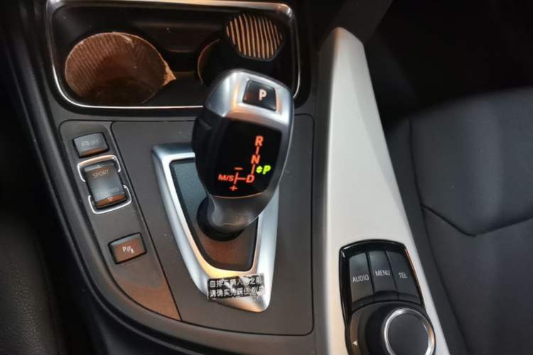 Used BMW 3 Series 2015 320i Luxury Line Stylish Edition Gear Lever