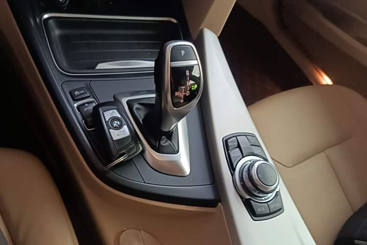 Used BMW 3 Series 2015 328Li Fashion Model Gear Lever