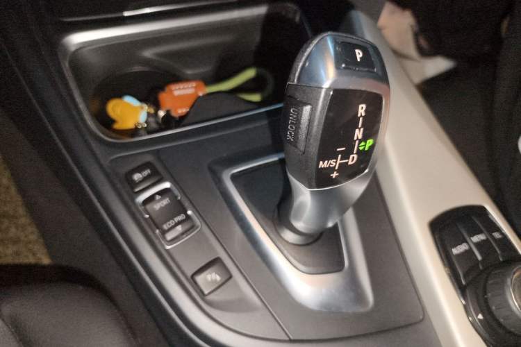 Used BMW 3 Series 2015 320Li Luxury Edition Fashion Model Gear Lever