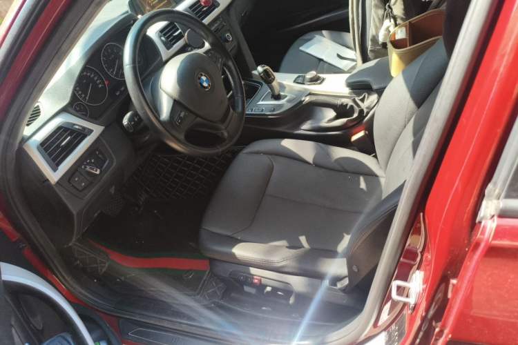 Used BMW 3 Series 2015 320i Luxury Line Stylish Edition Left Front Seat