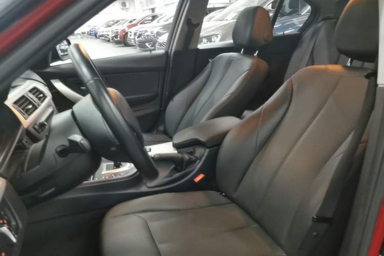 Used BMW 3 Series 2015 320i Luxury Line Stylish Edition Left Front Seat