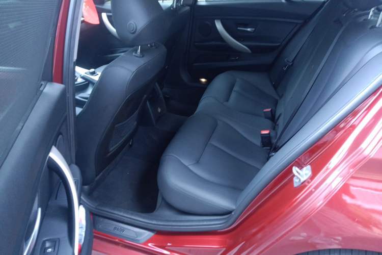 Used BMW 3 Series 2015 316Li Fashion Model Left Rear Seat