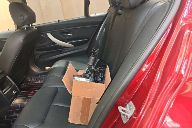 Used BMW 3 Series 2015 316Li Fashion Model Left Rear Seat