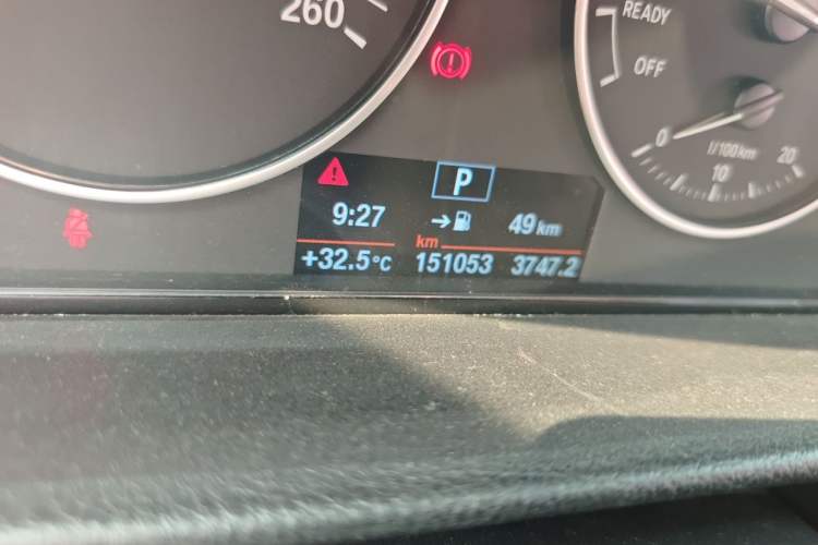 Used BMW 3 Series 2015 320i Luxury Line Stylish Edition Odometer Close Up